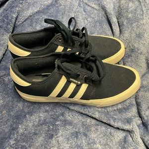 Mens adidas flat athletic shoe, never worn- does fit women’s 10